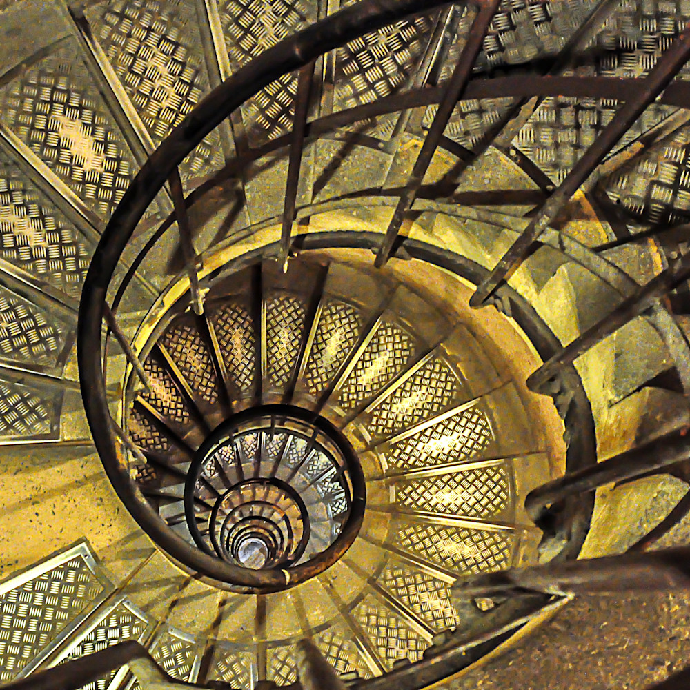 Fibonacci 01 arc de triomphe stairs 291 quqcp0