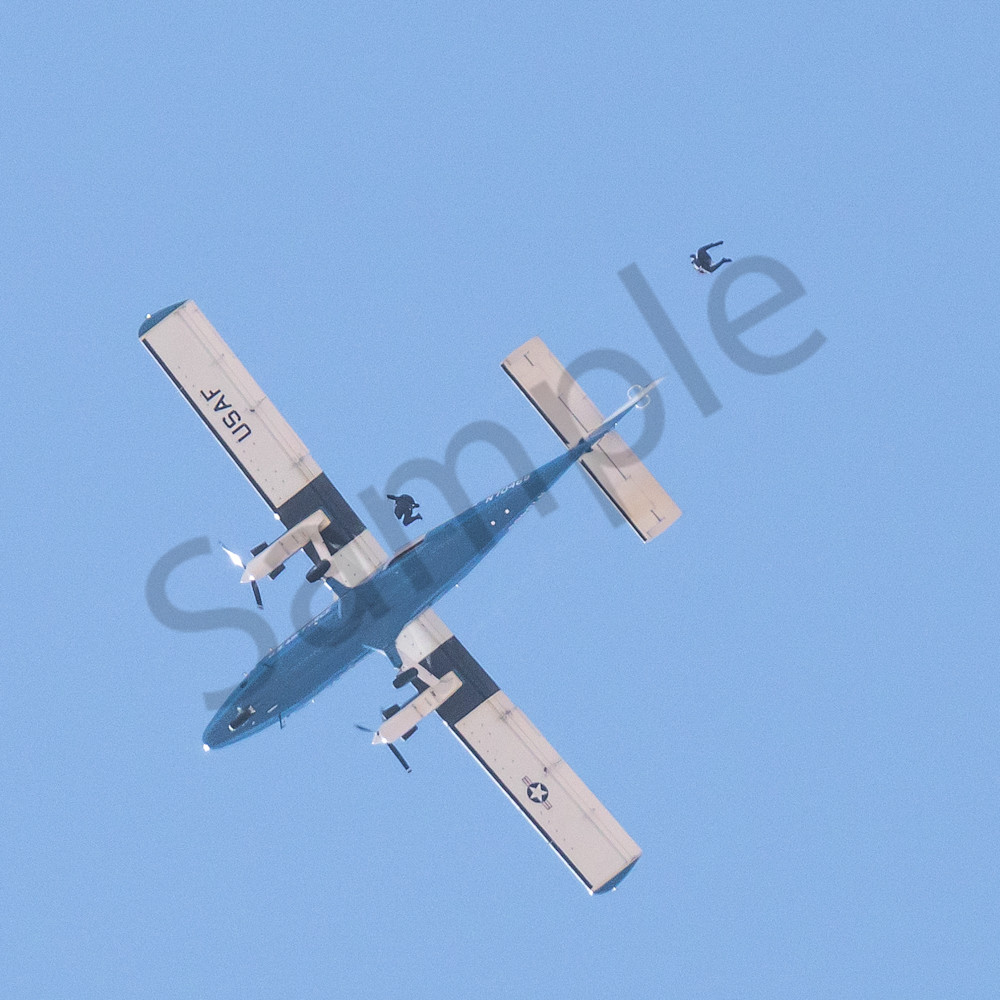 Skydivers 1 x1om3f