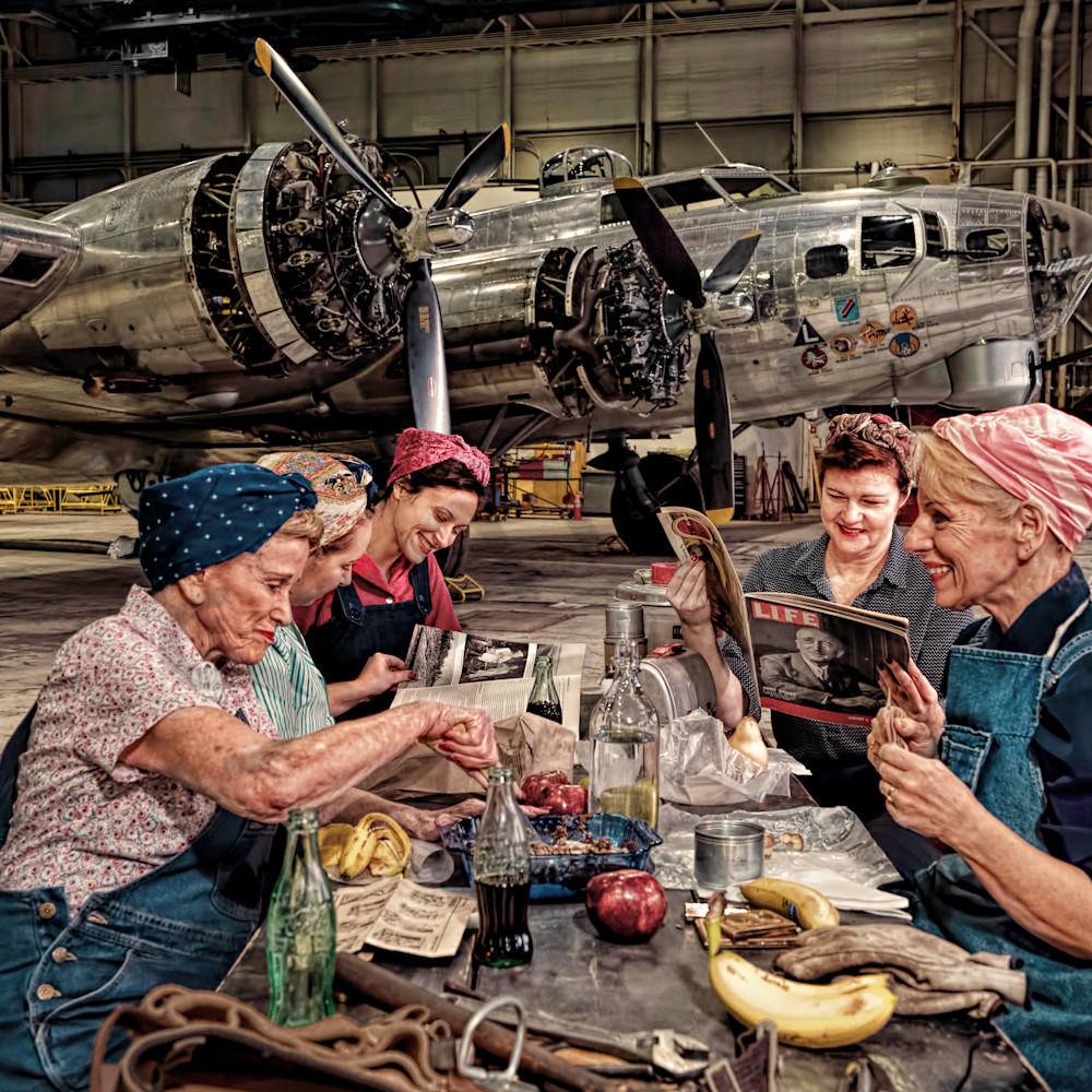 Rosie the riveters at lunch at the willow run bomber plant no. 2 24x36 l893p7