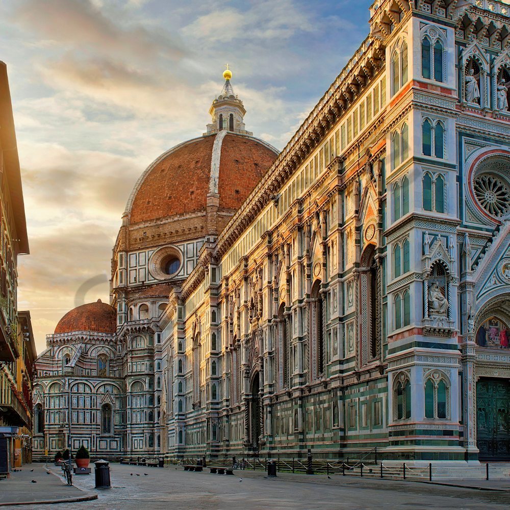 Piazza del duomo and cathedral of santa maria del fiore in florence italy mrt2tk