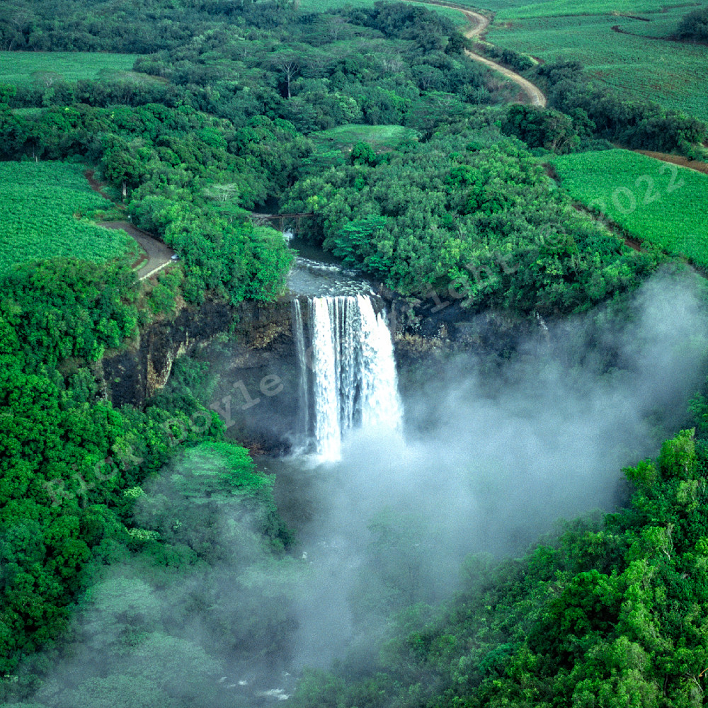 R.kauai waterfall.sig. haze20.ul x2akq9
