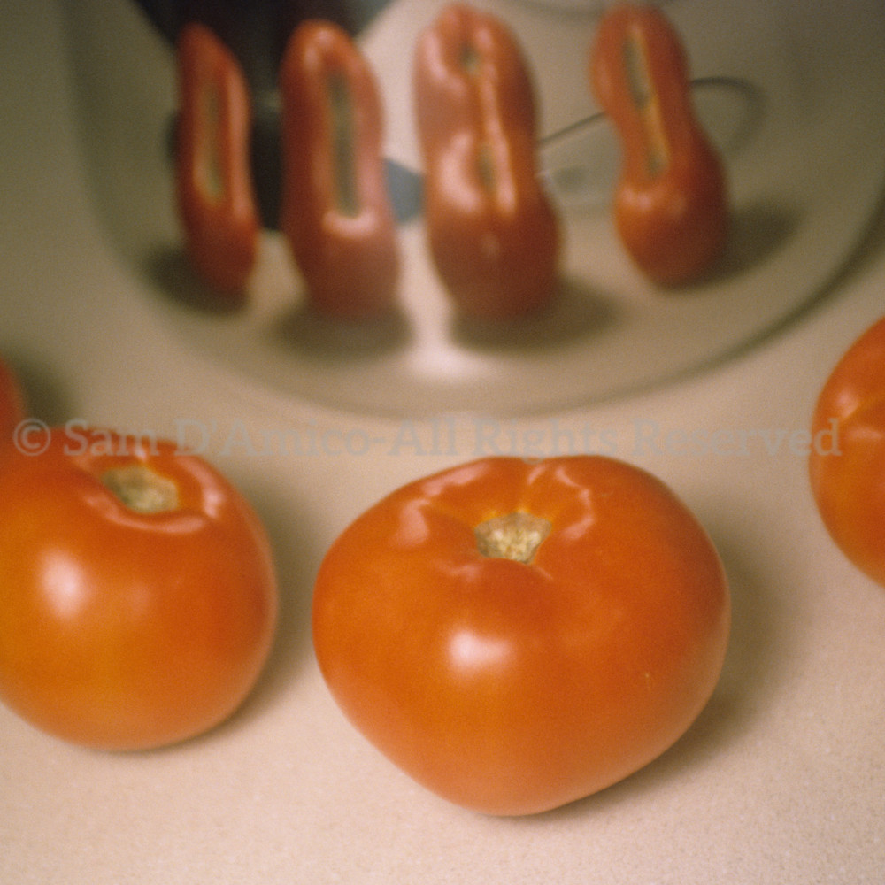 Four red ripe tomatoes m0u2rr
