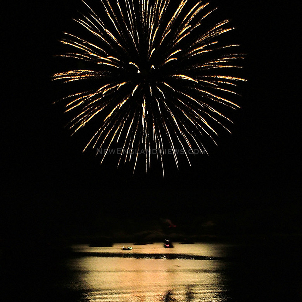 Fireworks july 4th gloucester beach mrip4v