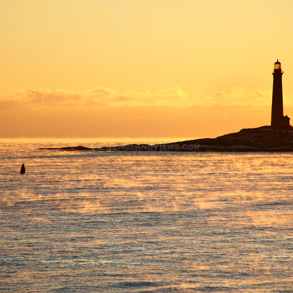 Lighthouse sea smoke twinlights sunrise northlight thatchers island h7wfzf