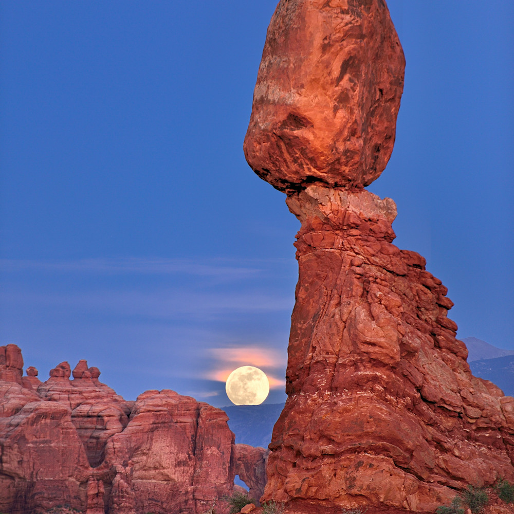 Full moon rising at balanced rock ihgqpm