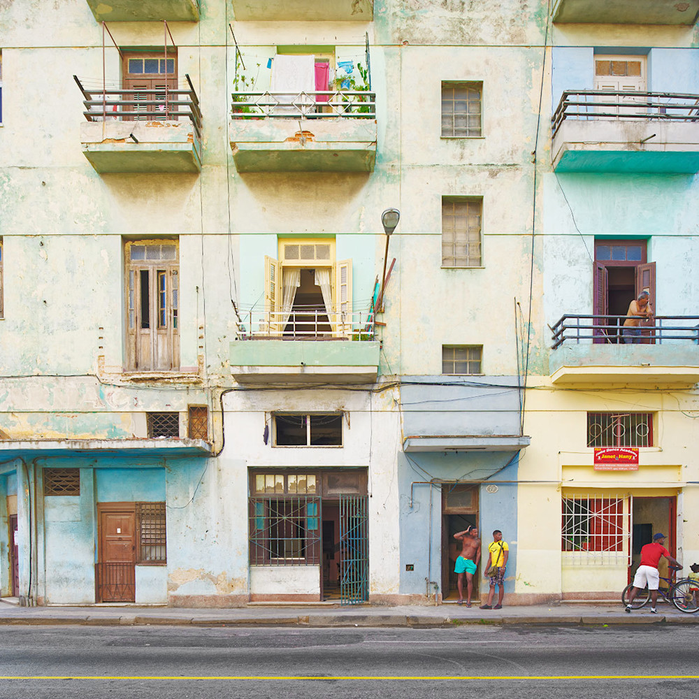 Havana street life v afternoon kzkg5j