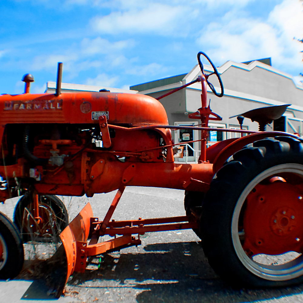 Red tractor  hrlobue t7ulcd