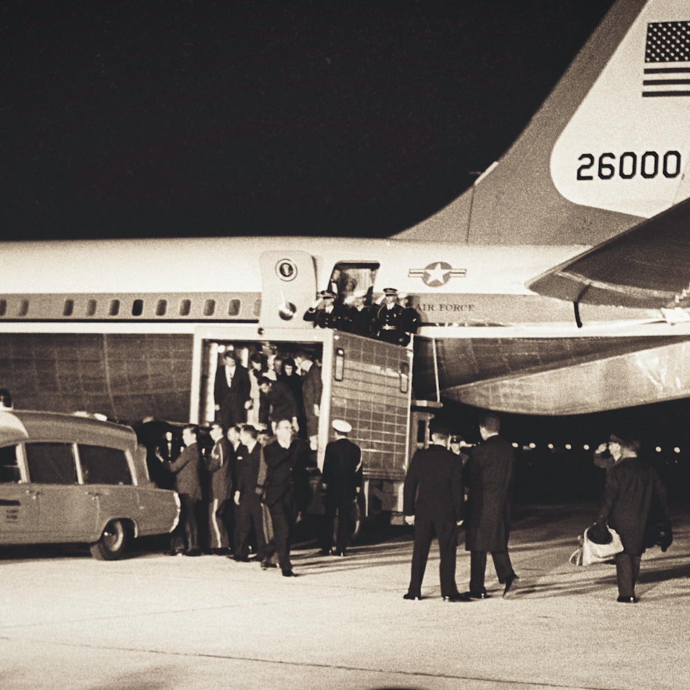 President kennedy returns to washington november 22nd 1963 aulq3s