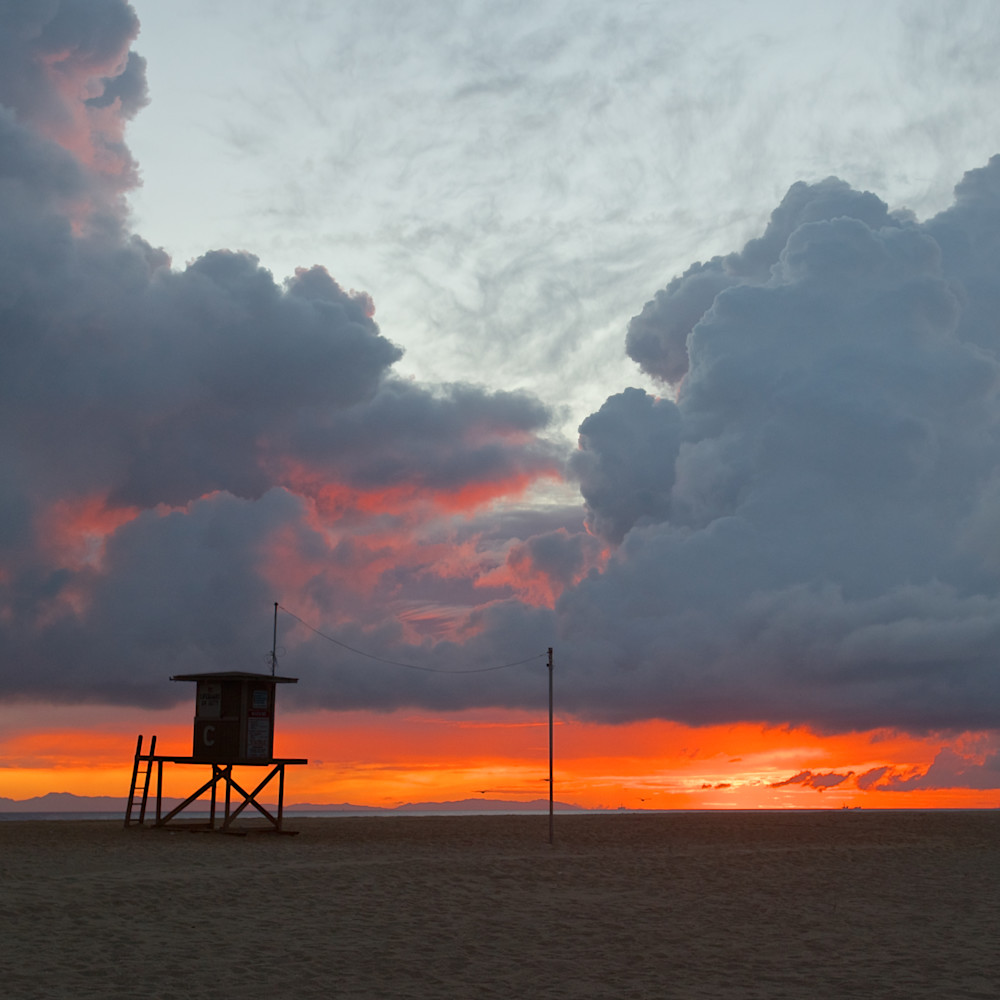 Newport beach lifeguard stand stormy sunset ca tvghgw