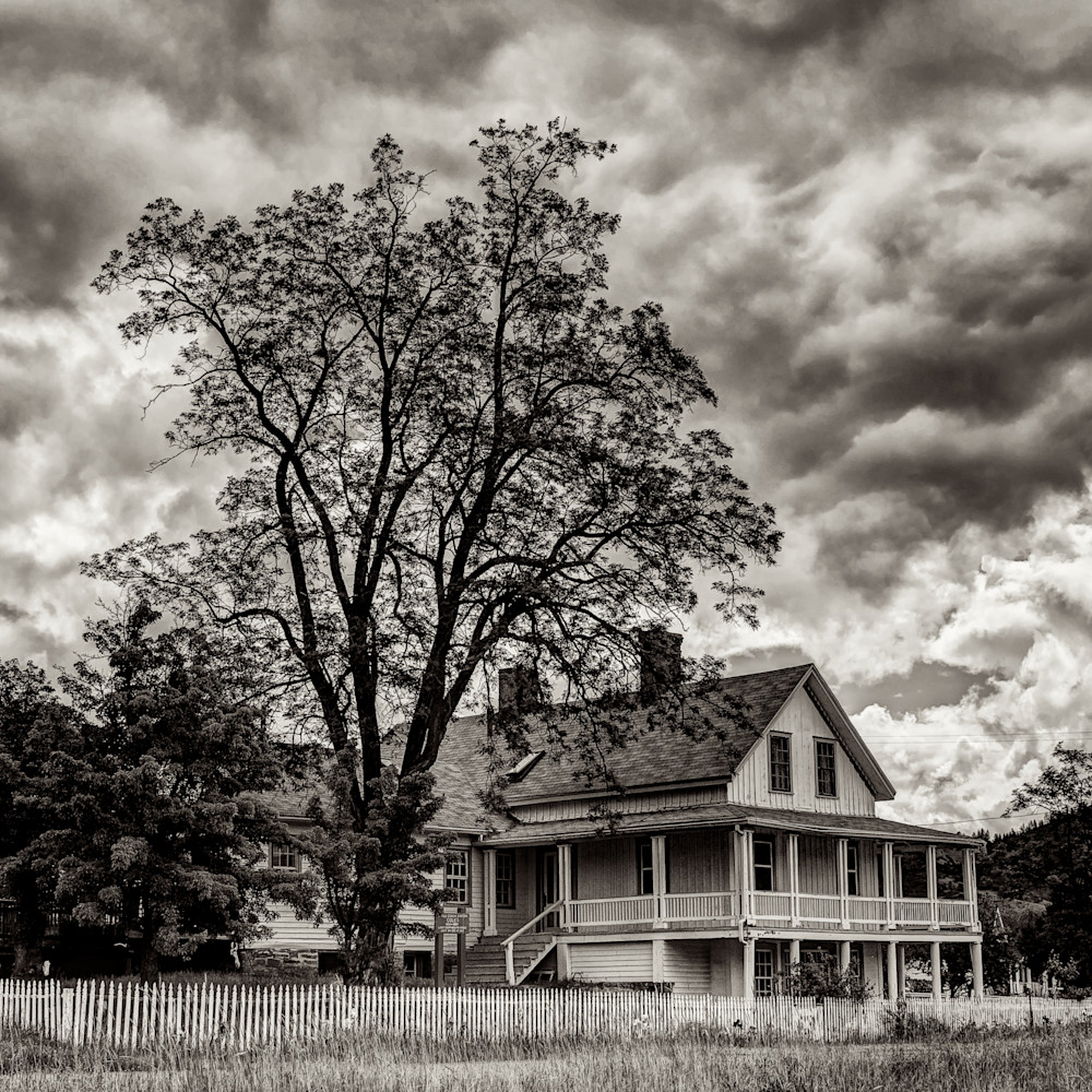 Northern california haunting house black and white q9tkle