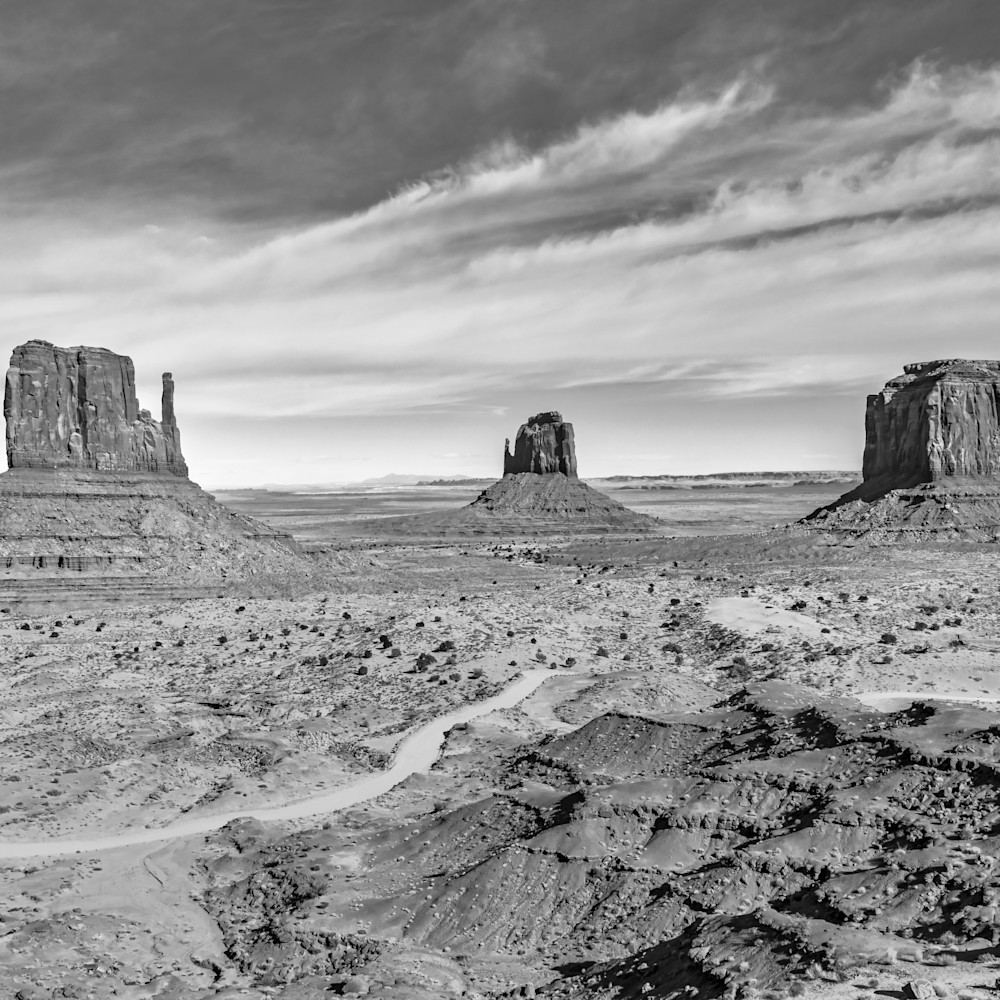Andy crawford photography road through monument valley 1 j8kkno