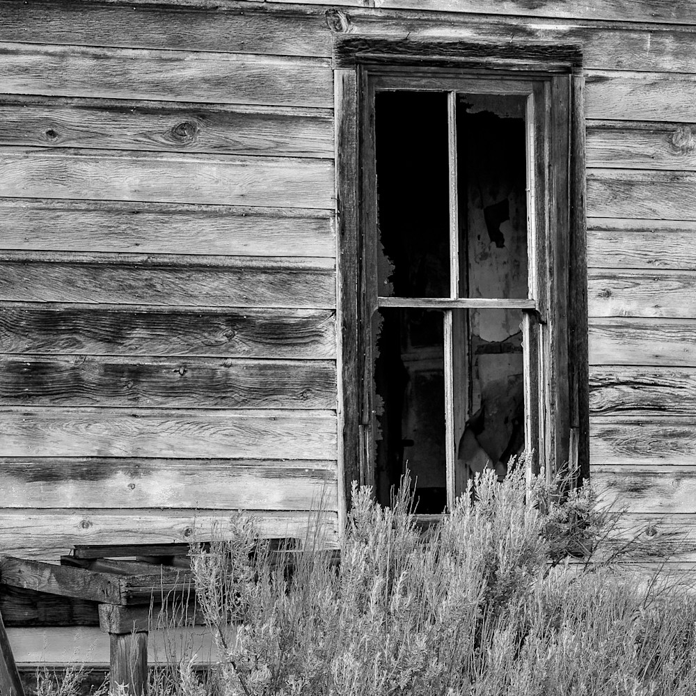 Window of an abandoned house alstown washington may 2013 lkgruj