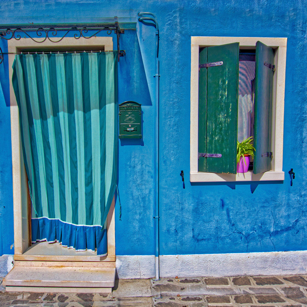 Burano blue fron door qathvs