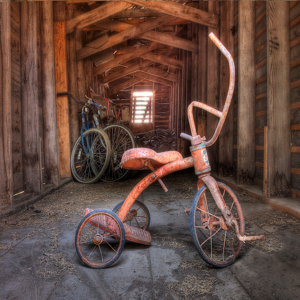 Abandoned tricycle eji9dk
