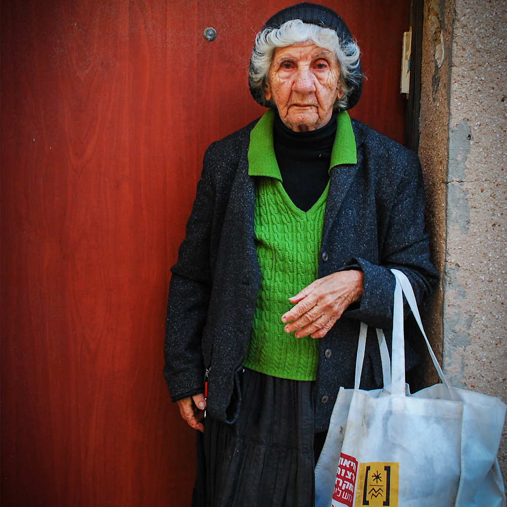 Tel aviv old woman copy rb7t0z