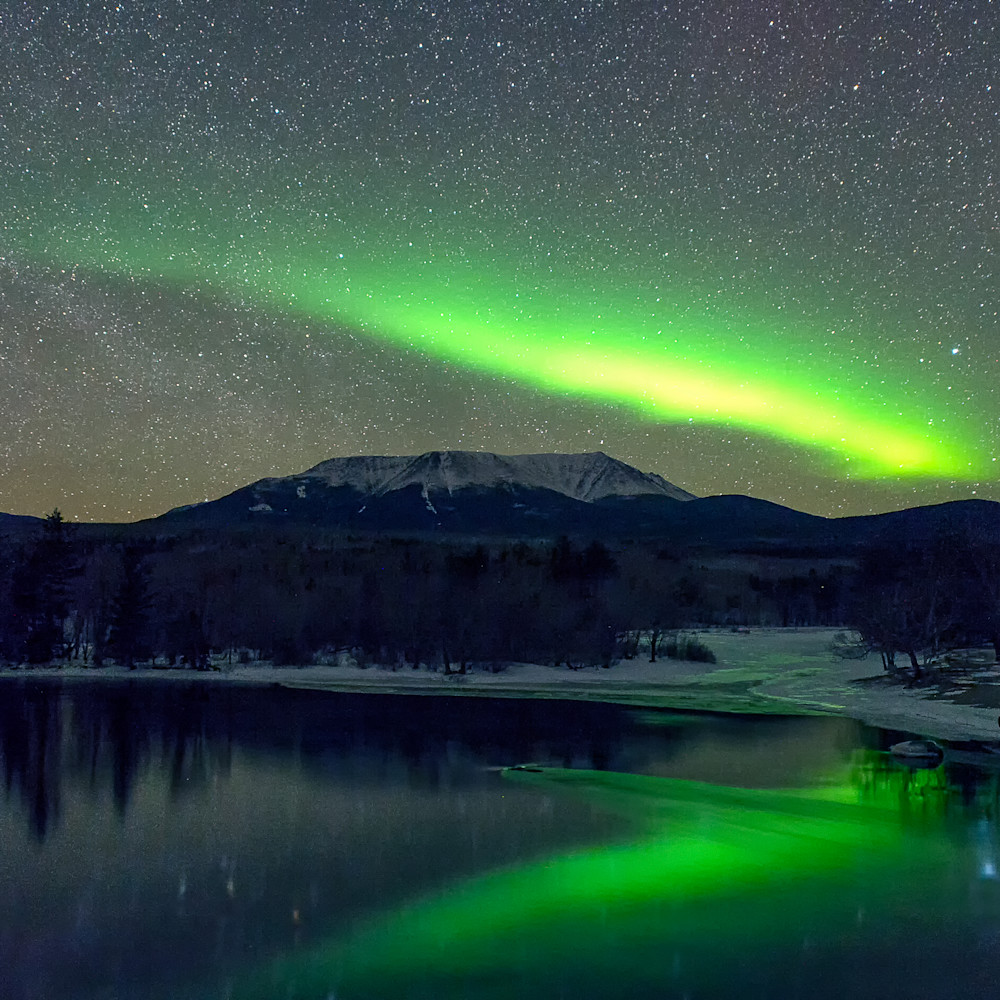 Aurora borealis mt katahdin in green dzahig