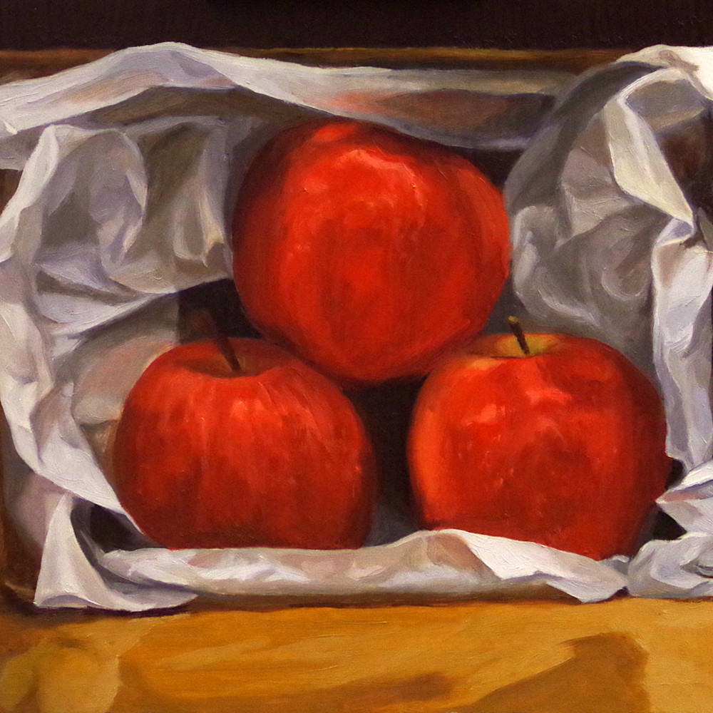 Apples in a cardboard box d9pujk