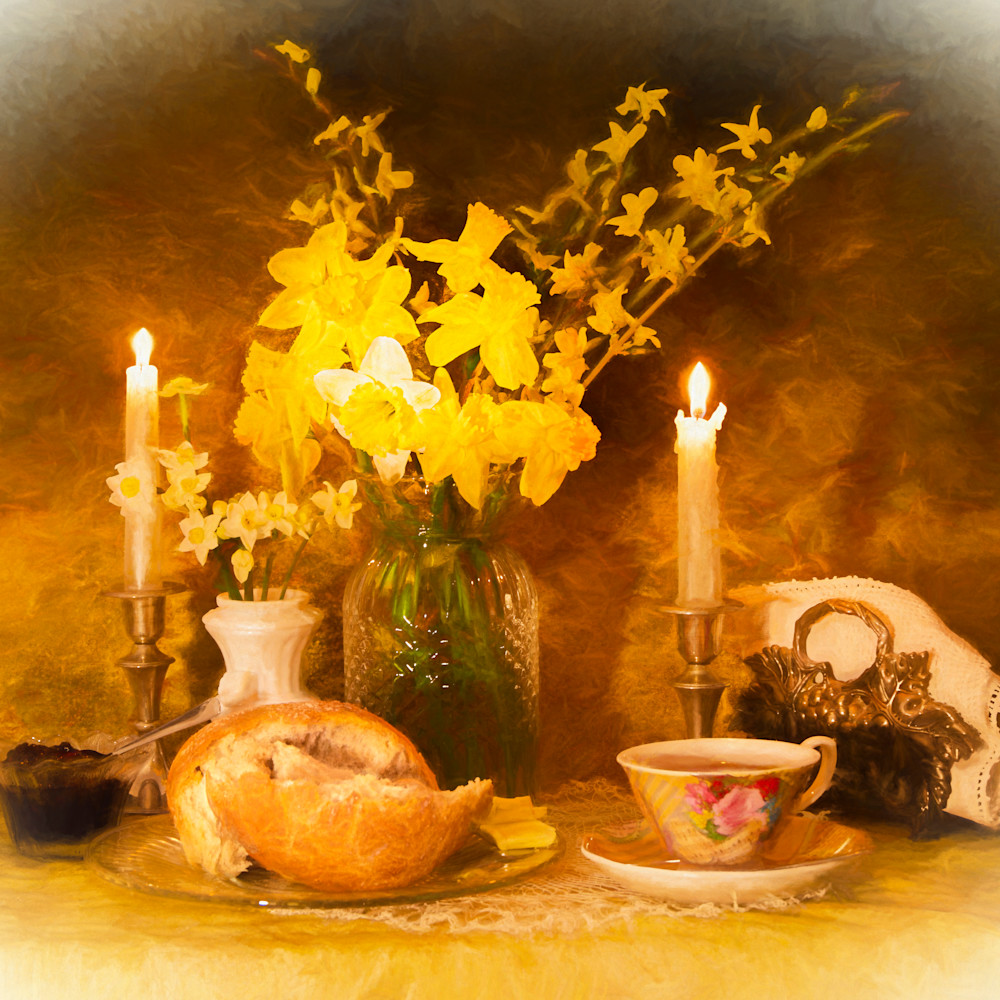 Warm bread tea and daffodils mpj8dg
