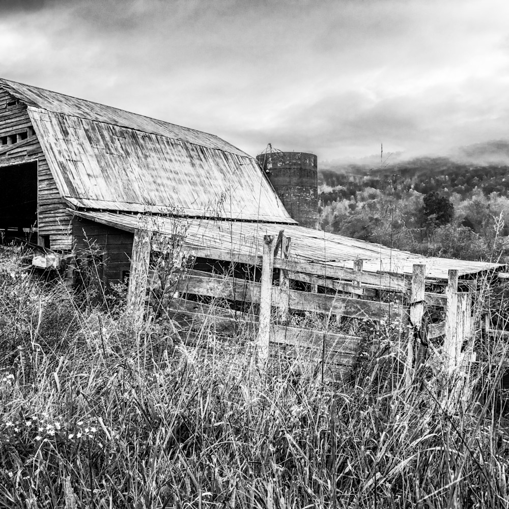 Andy crawford photography old smoky mountains barn b w a1vxyu