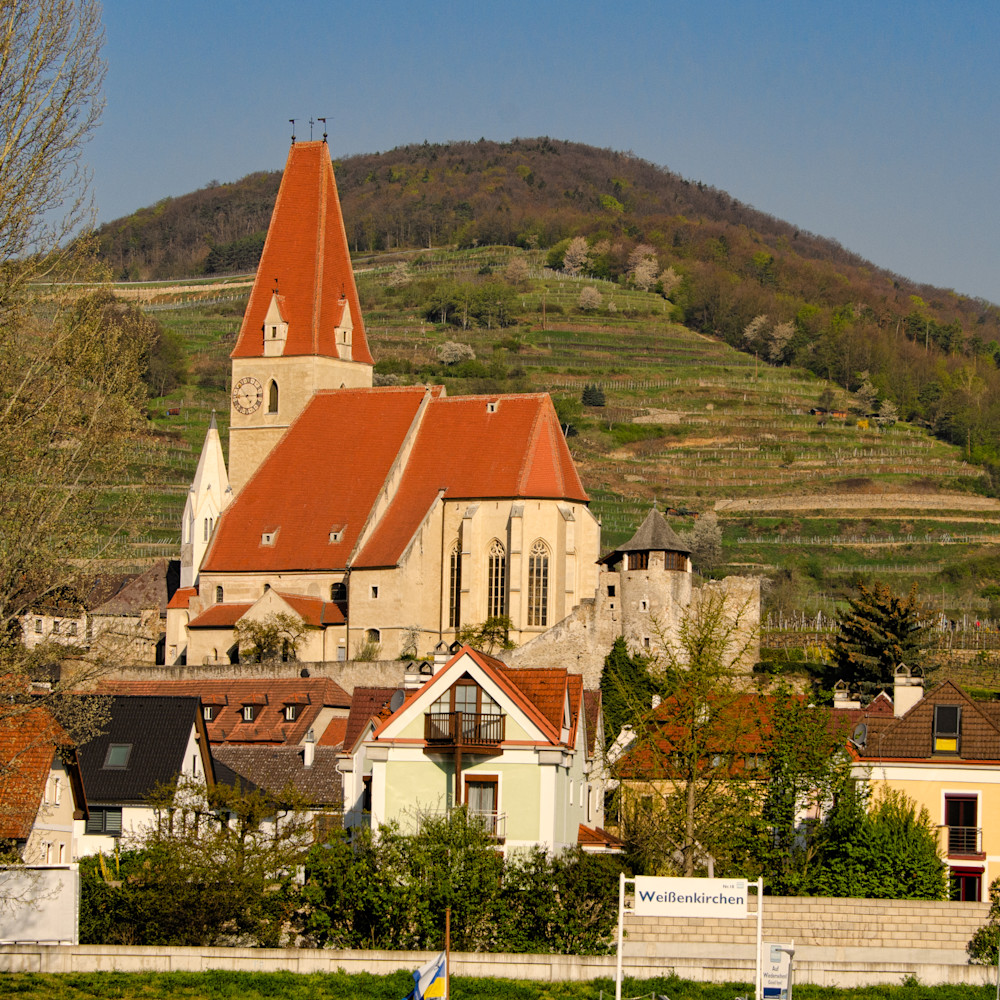 Church and vineyards   weissenkirchen wachau valley austria yvi7ab