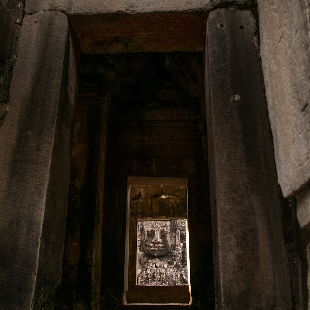 Buddha face carving through window in temple 8348 ocwjsh