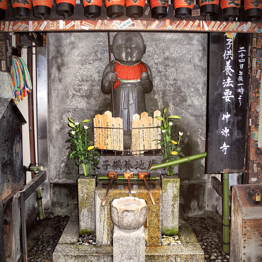Small temple in gion zsm2vo