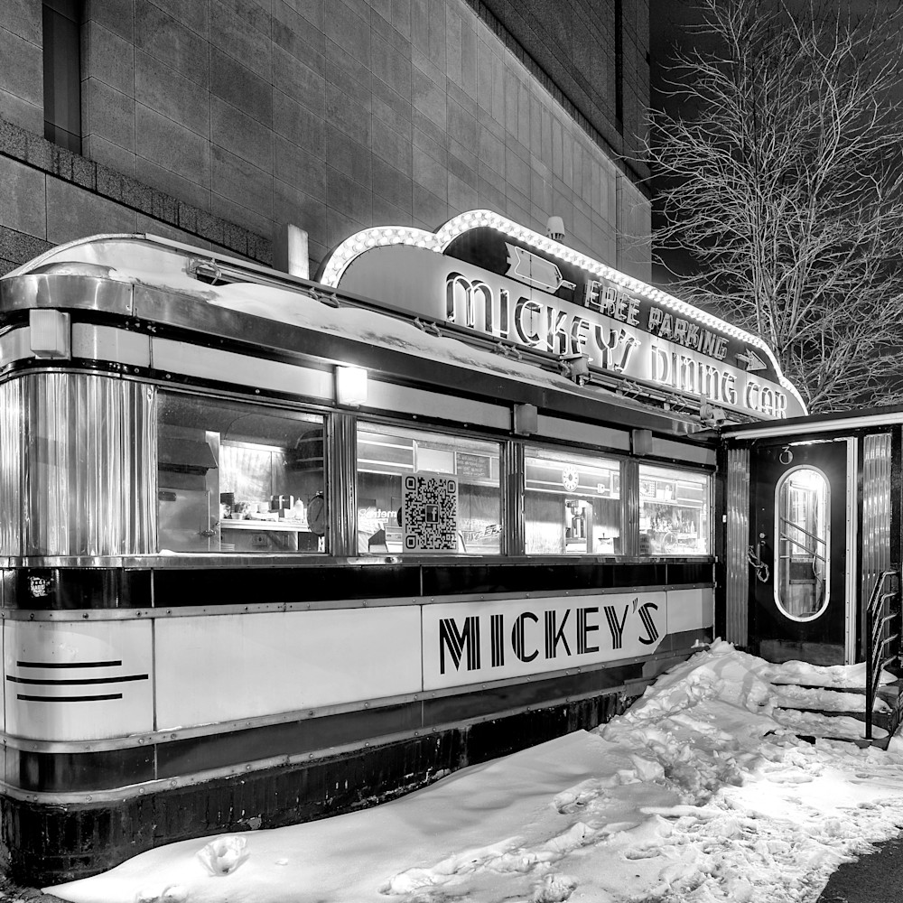Mickeys dining car black and white 2 x8s4o6