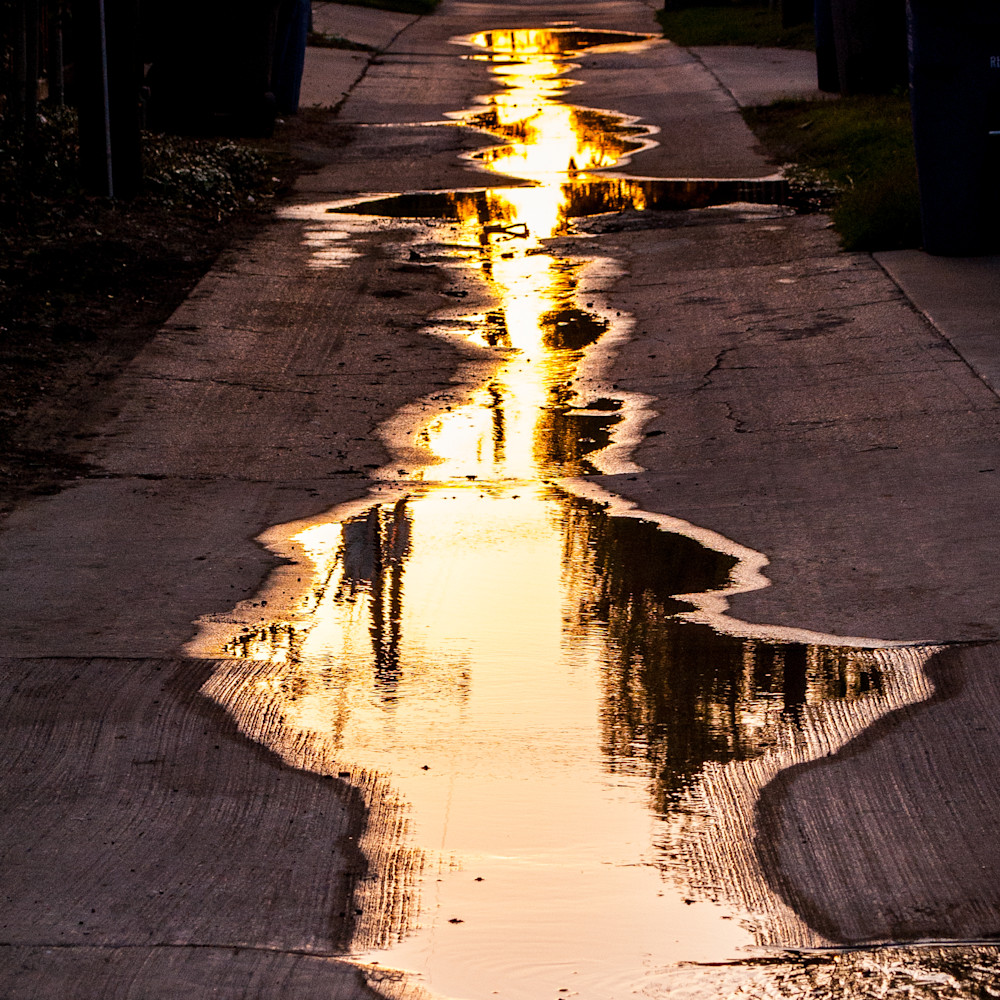 Puddle in my alley h2valk
