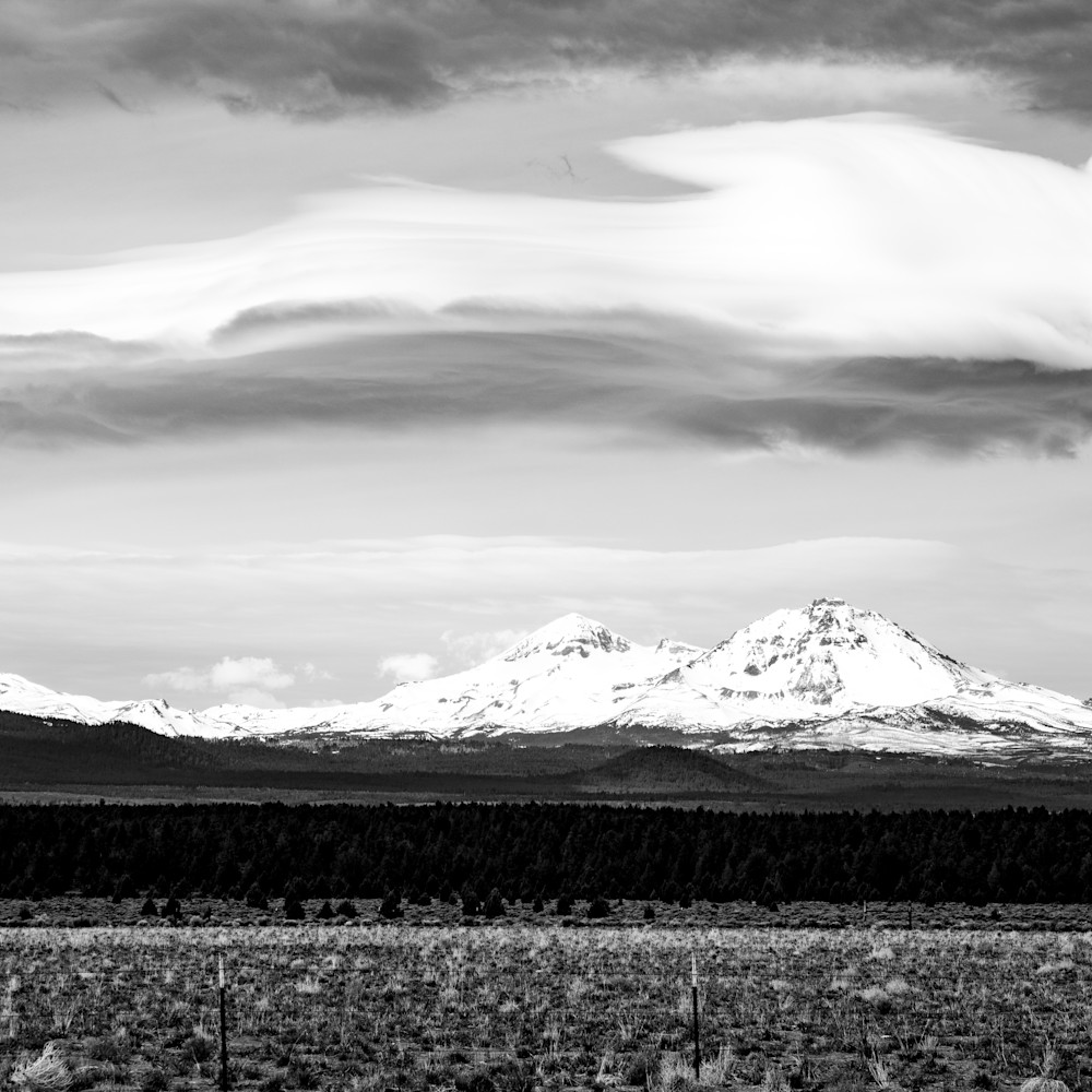 Broken top and the three sisters black and white xhfc9f