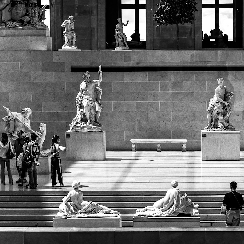 Inner courtyard at the louvre   paris france kigqbd