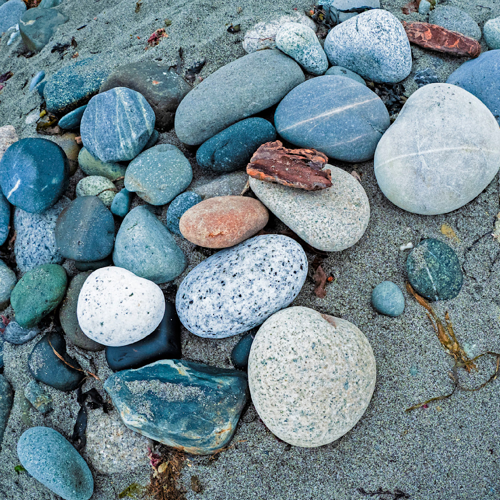 Beach stones rb0d6x