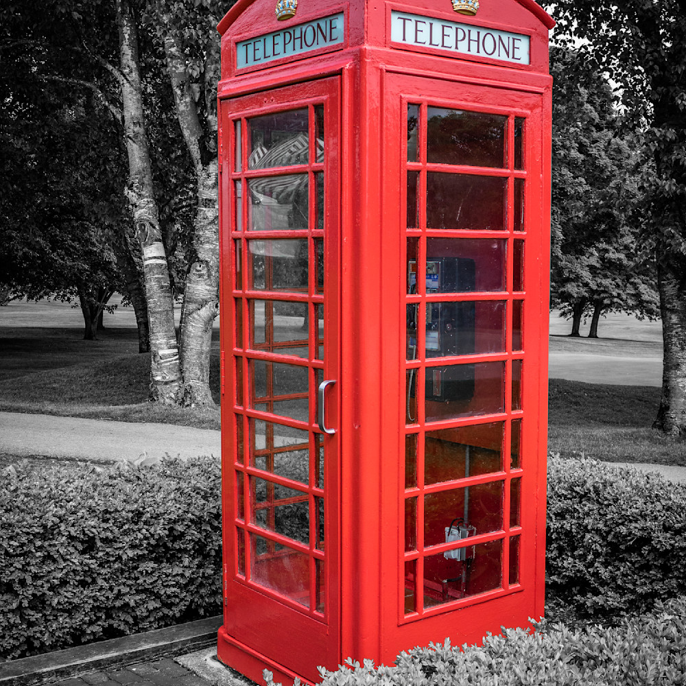 Traditional red phone box krir4a