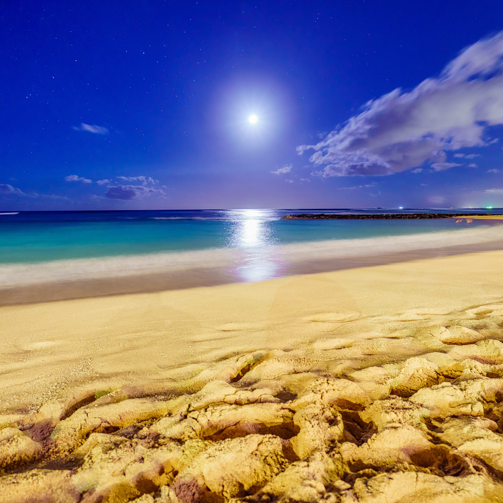 Twilight night in waikiki beach hawaii bebpi2