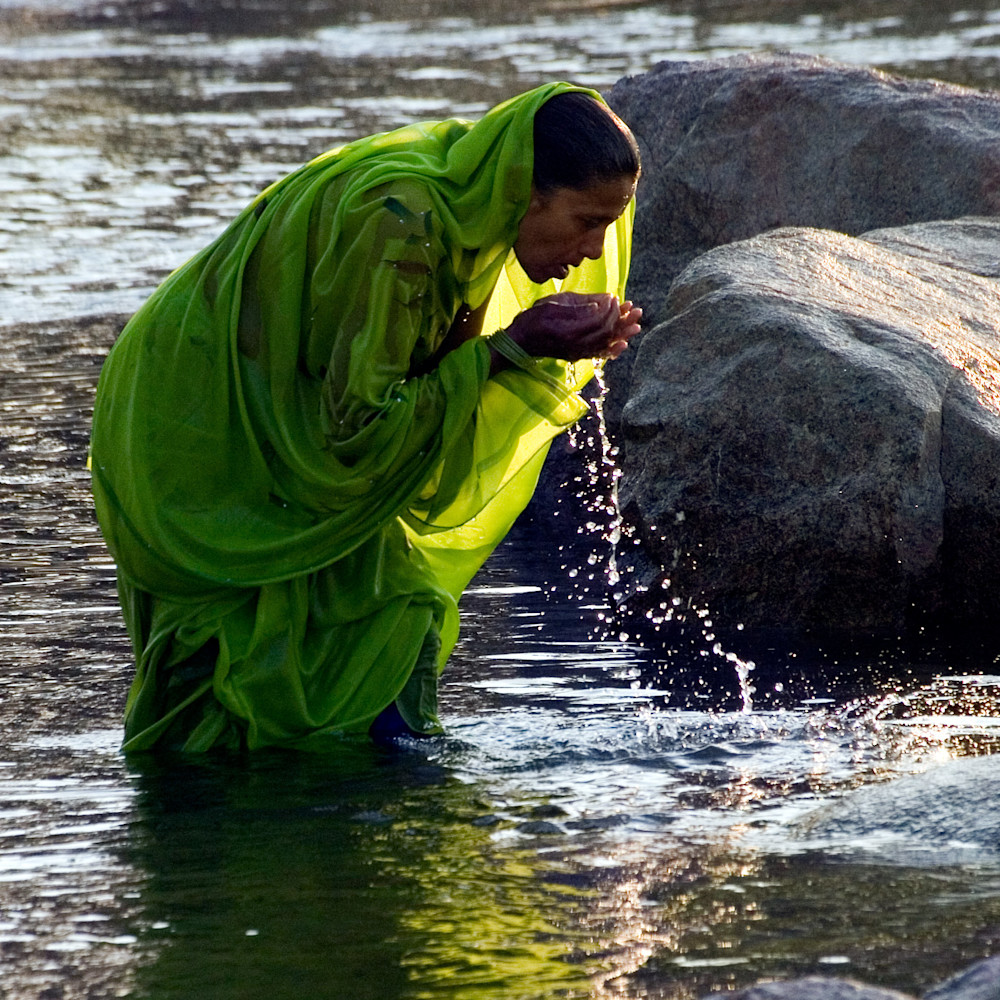 Cover woman bathing orccha eqybkh