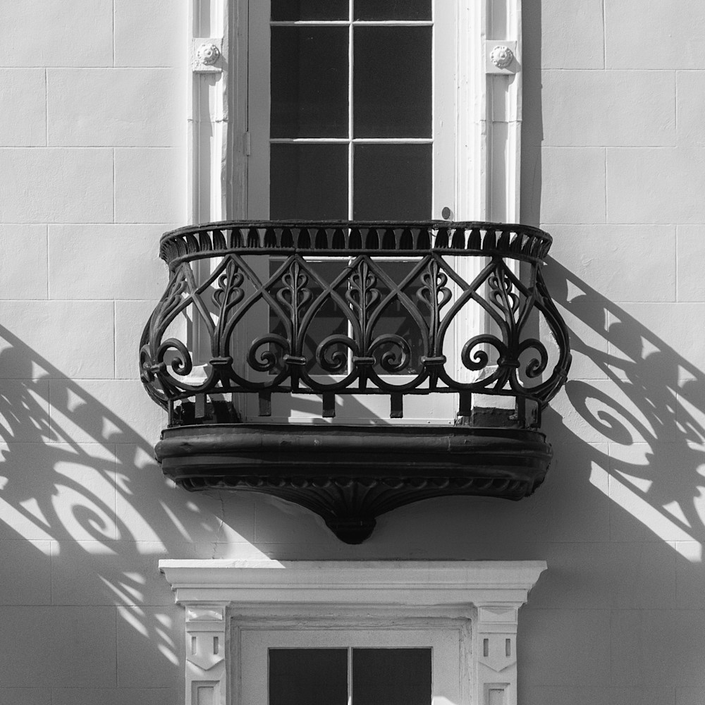 Balcony shadow kmxhra