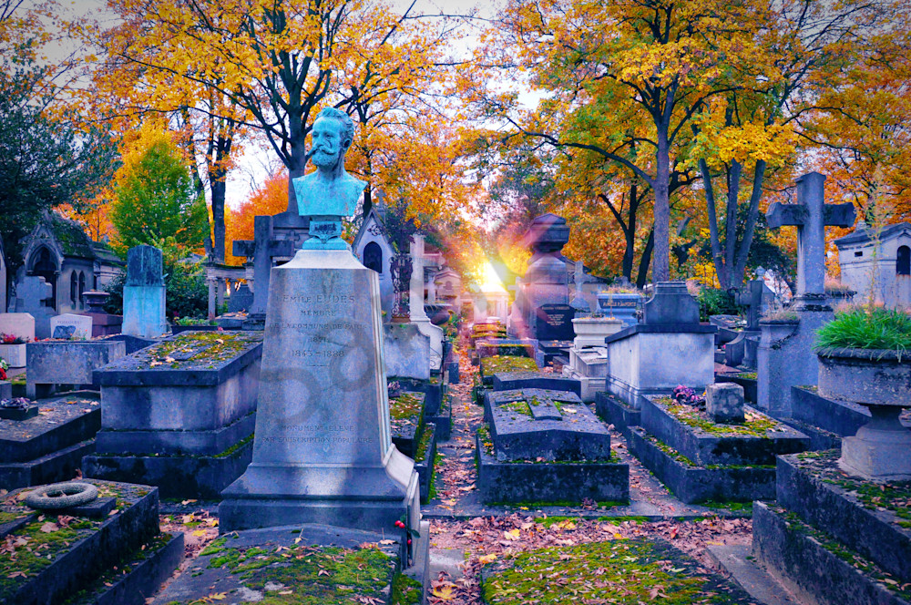 Sunset in Pere Lachaise