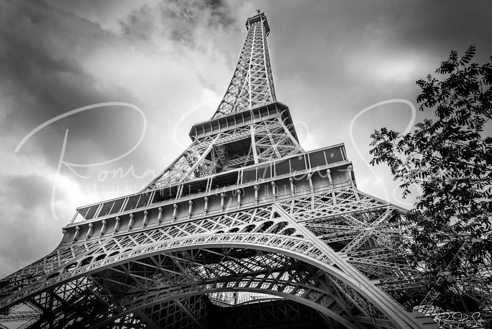 RHS Gallery - Romain Hini-Szlos photography - THE IRON LADY: A CLOSE-UP OF THE EIFFEL TOWER