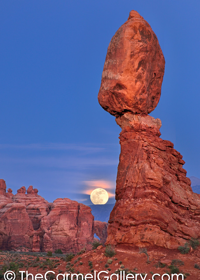 Full Moon Rising at Balanced Rock