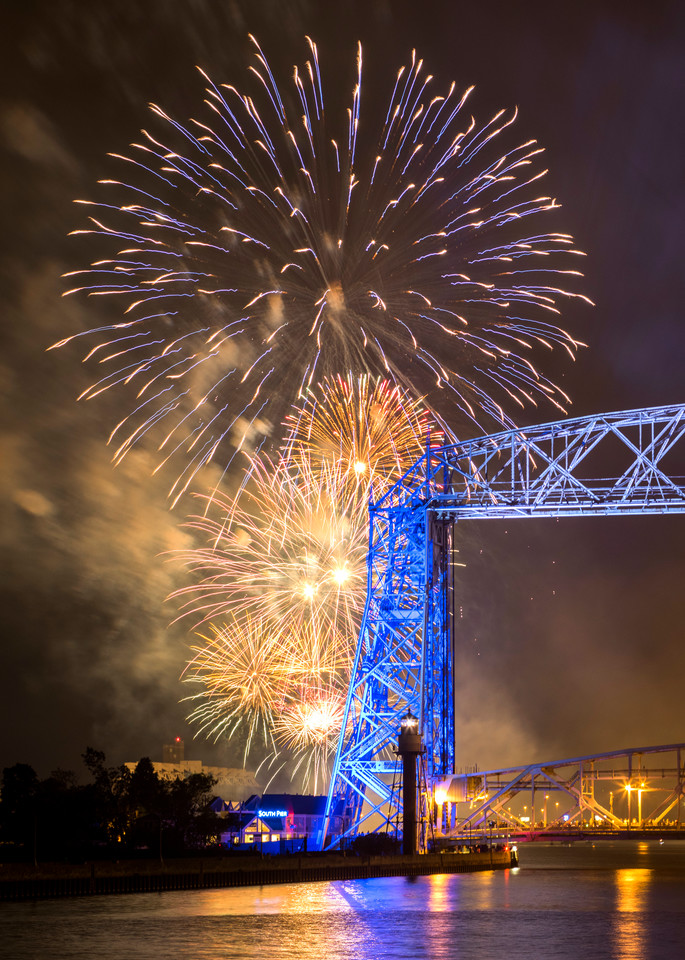 Duluth Fireworks (Vertical)