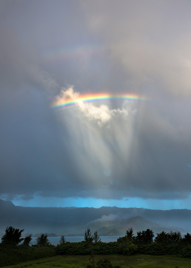 Morning rainbow over Hanalei Bay