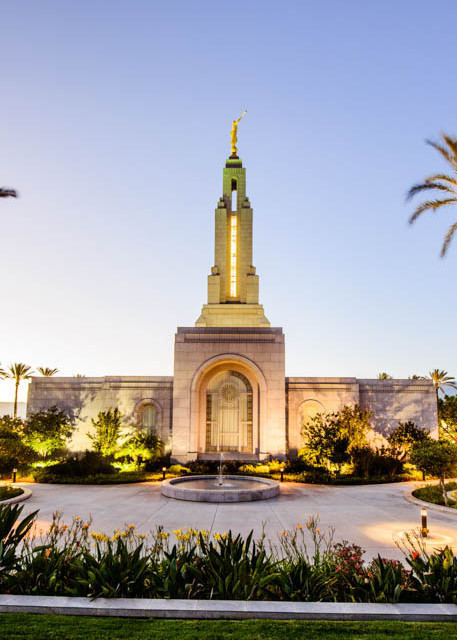 Redlands Temple - Walkway to the Temple