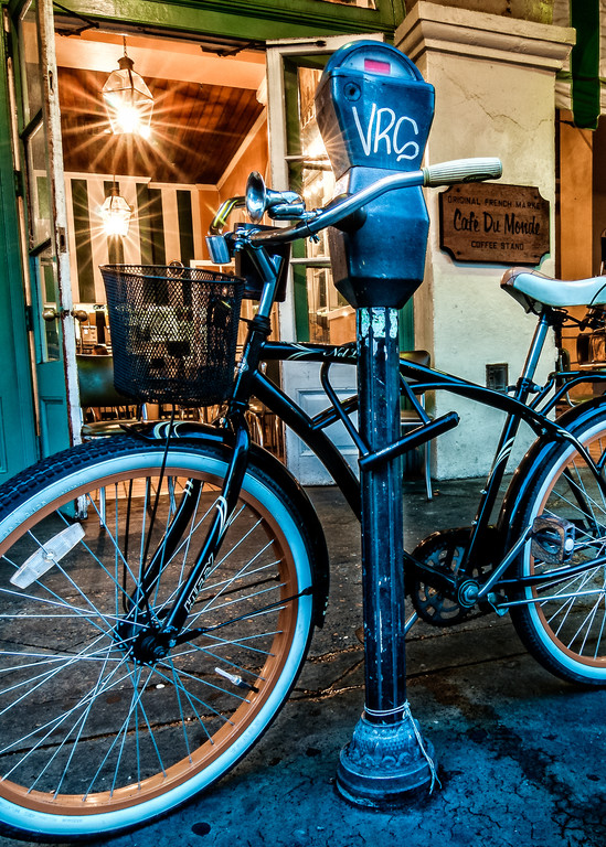 Bike in front of Cafe Du Monde in New Orleans