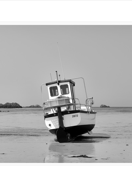 40 Beached Fishing Boat At Perelle Art | Roy Fraser Photographer