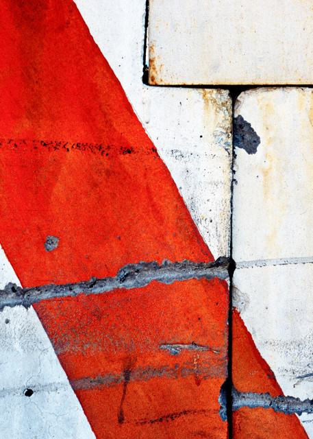 Abstract Red Stripe NYC Fine Art Print – Sherry Mills