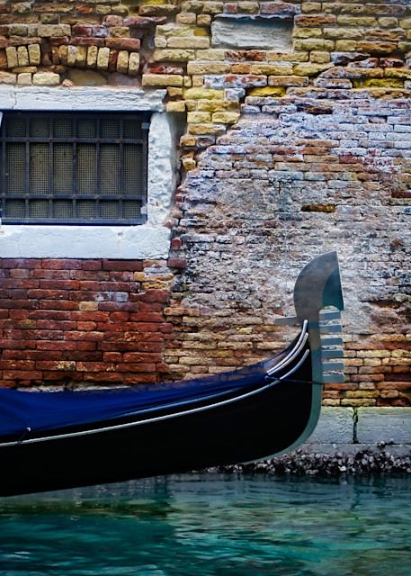 Gondola Awaits Photography Art | zoeimagery.XYZ