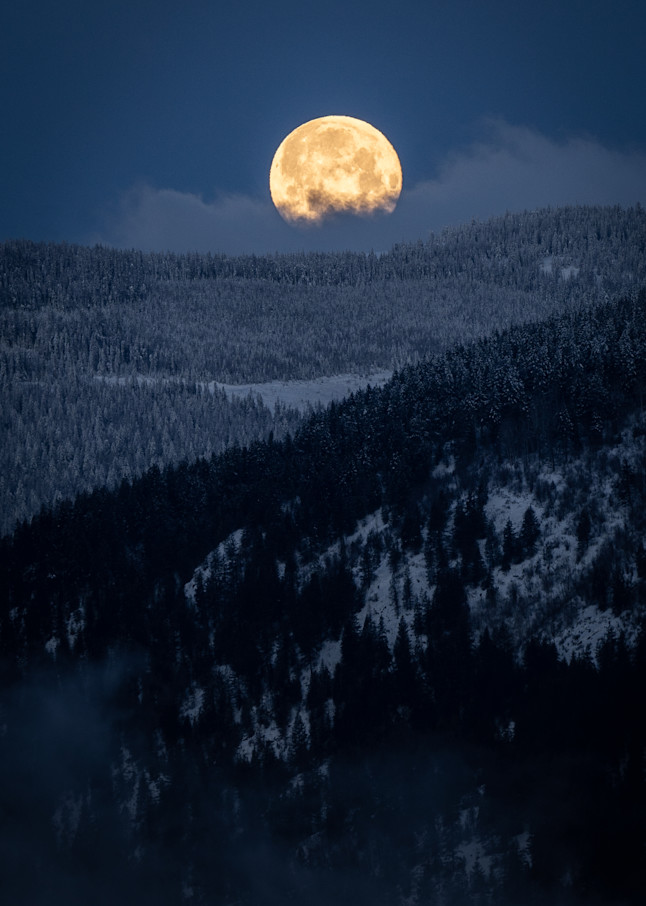 Tom Weager Photography - Monday Moonset in Nelson