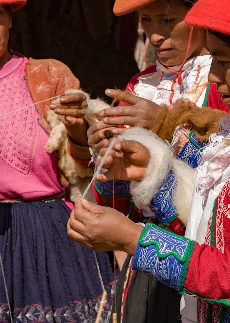 Peruvian craftswomen