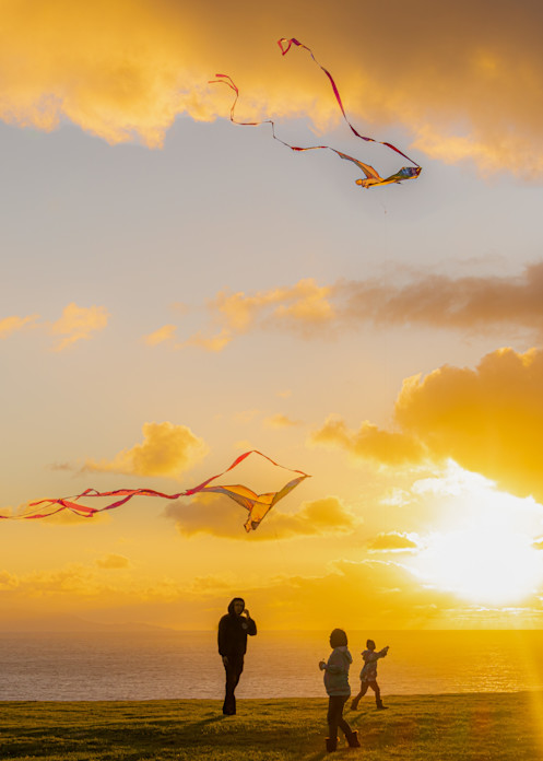 Family Playing with Kites, Korean Bell, San Pedro, California | Seascape Photography | Tim Truby 