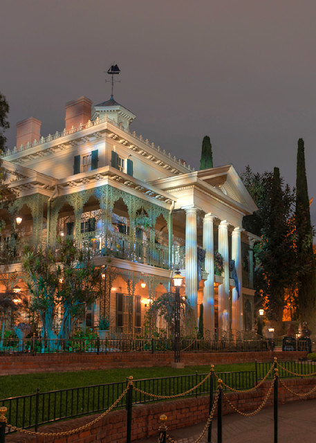 The Haunted Mansion at Disneyland - Disneyland Haunted Mansion