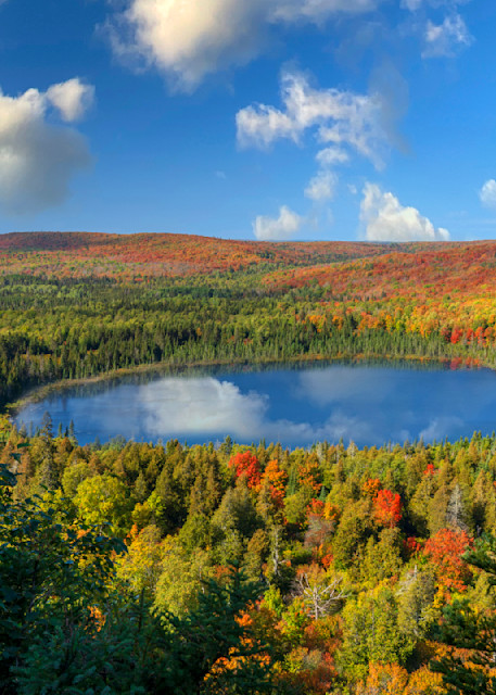 Oberg Lake Autumn Reflections - Autumn Colors | William Drew